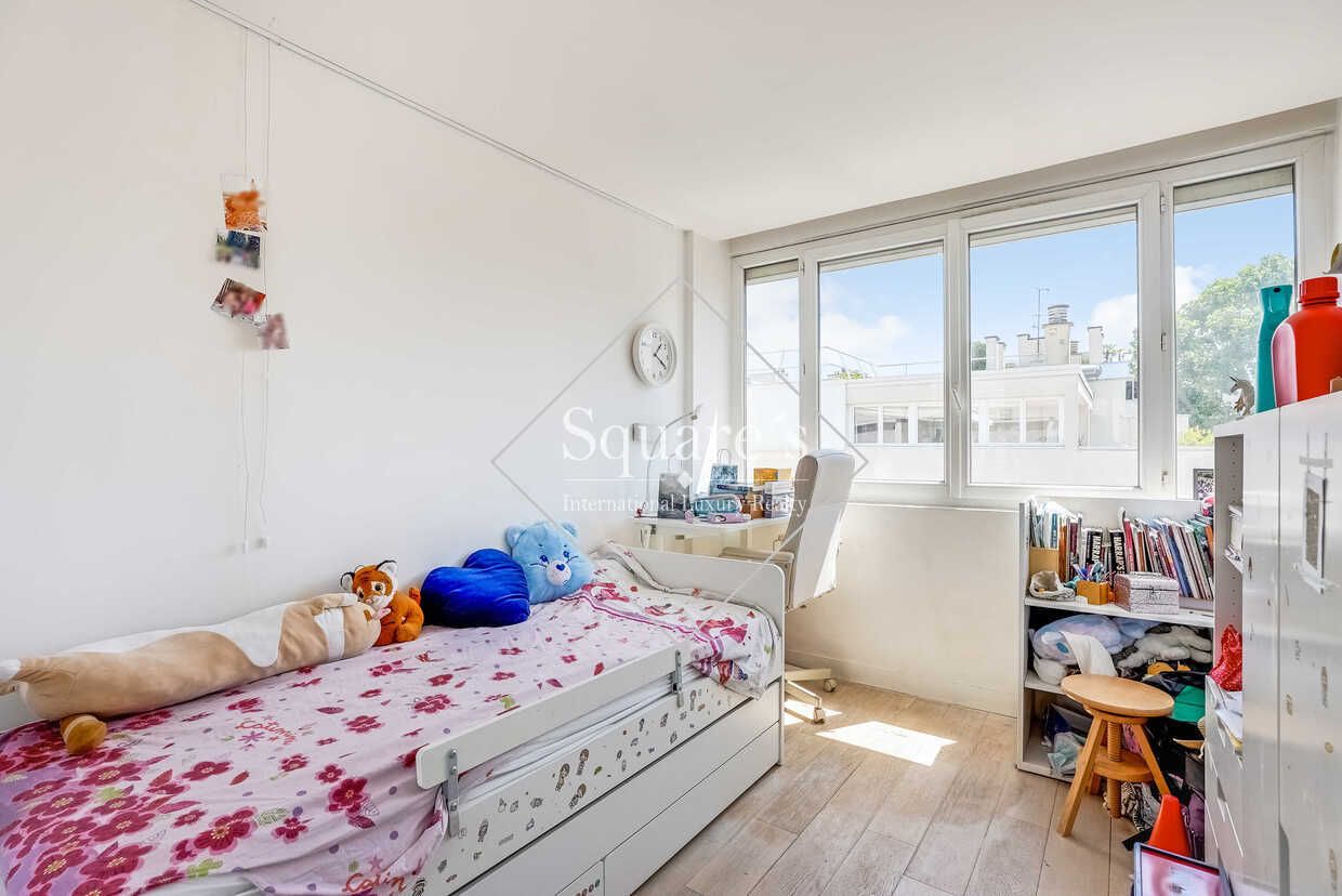 apartment 5 Rooms for sale on Neuilly-sur-Seine (92200)