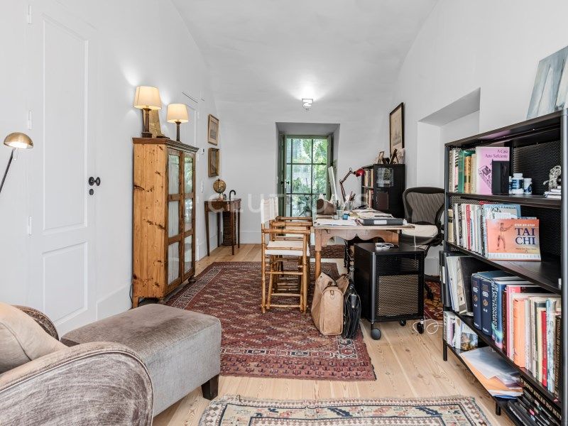 house 8 Rooms for sale on Lisboa (1300)