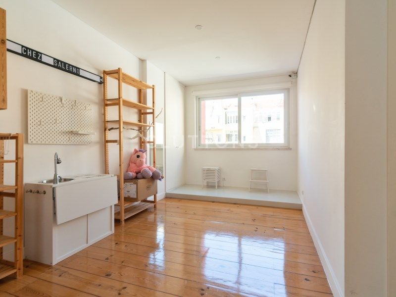 house 11 Rooms for sale on Lisboa (1350)