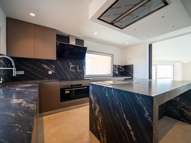 apartment 13 Rooms for sale on Cascais (2750)