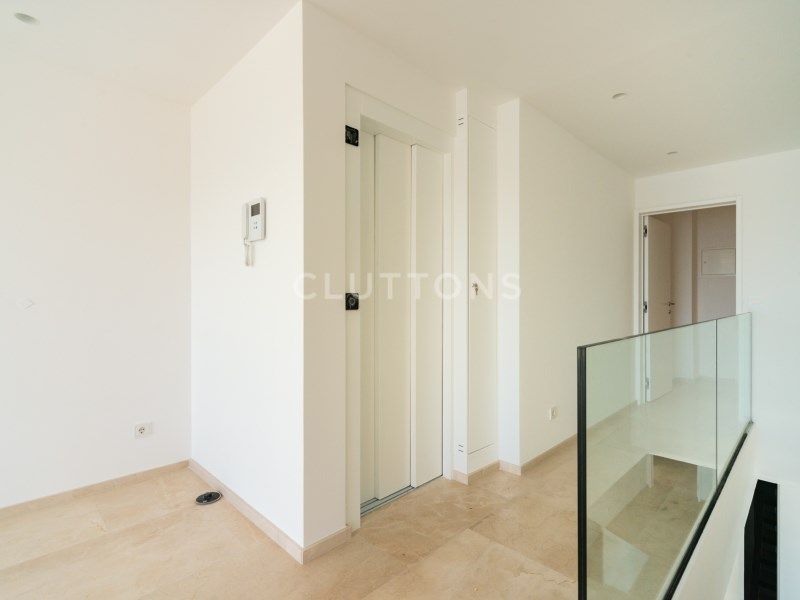 apartment 13 Rooms for sale on Cascais (2750)