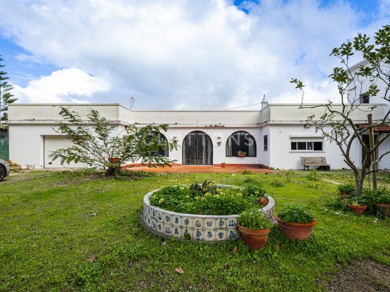 house 12 Rooms for sale on Almada (2825)