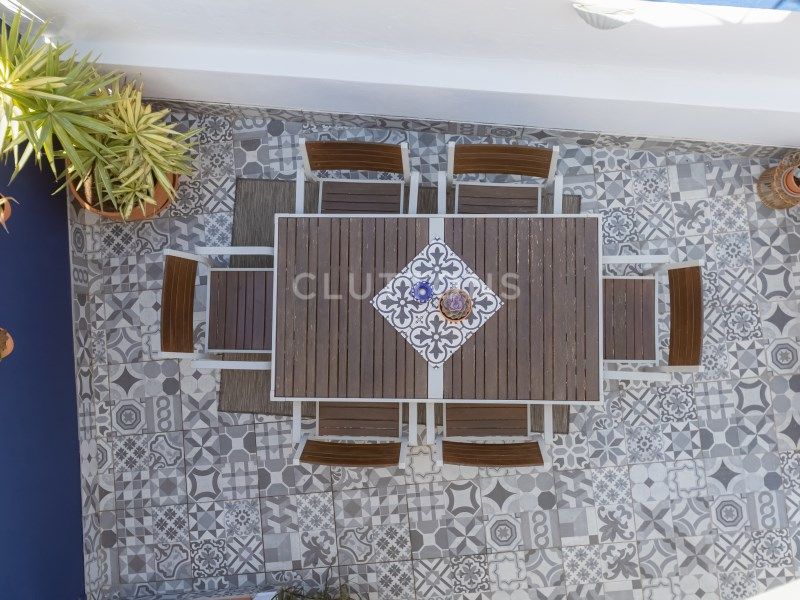 maison 15 Pièces en vente sur Lagos (8600)