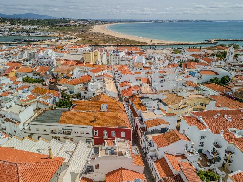 maison 15 Pièces en vente sur Lagos (8600)