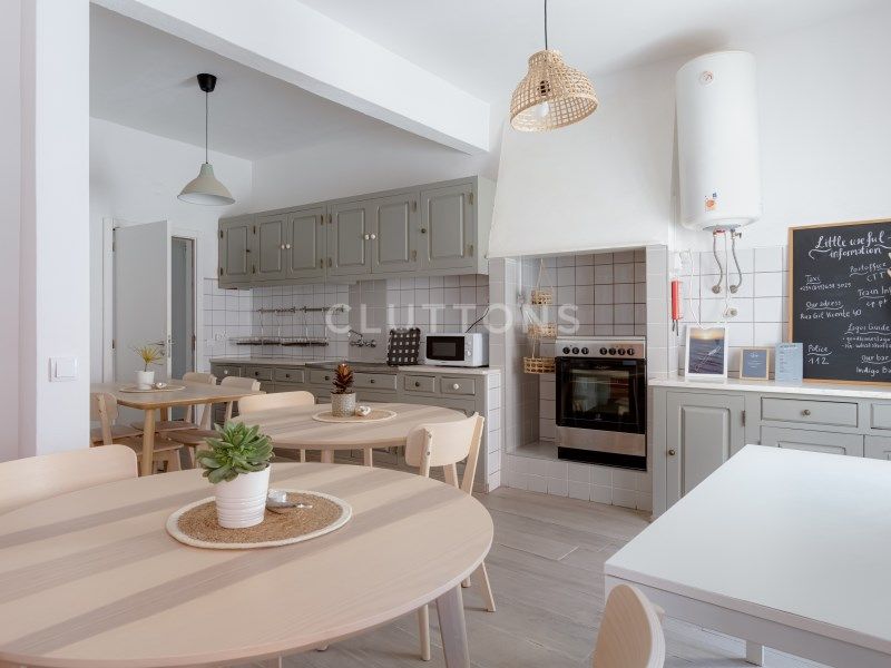 maison 15 Pièces en vente sur Lagos (8600)