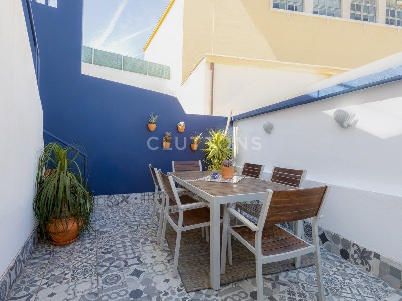 maison 15 Pièces en vente sur Lagos (8600)