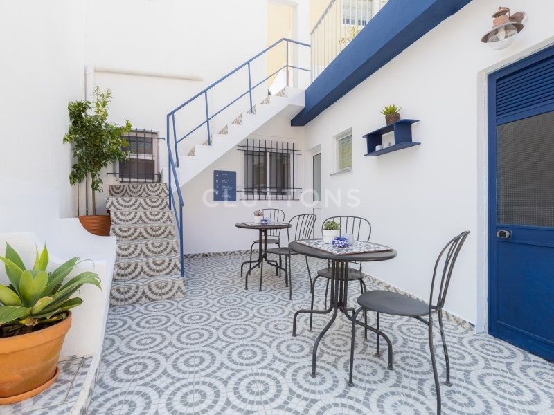 maison 15 Pièces en vente sur Lagos (8600)