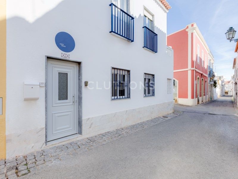 maison 15 Pièces en vente sur Lagos (8600)