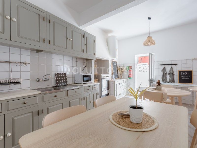 maison 15 Pièces en vente sur Lagos (8600)