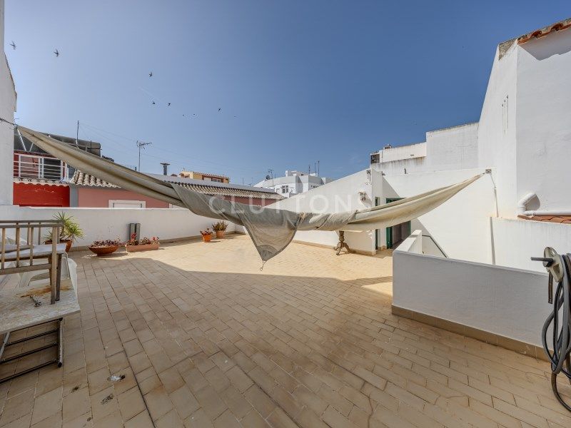 apartment 5 Rooms for sale on Lagos (8600)