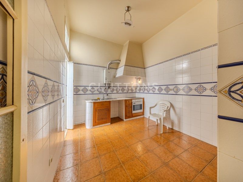 apartment 5 Rooms for sale on Lagos (8600)