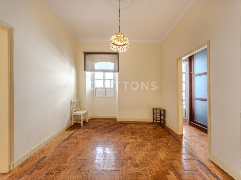 apartment 5 Rooms for sale on Lagos (8600)