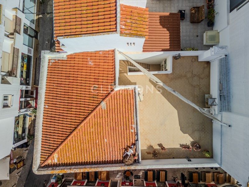 apartment 5 Rooms for sale on Lagos (8600)