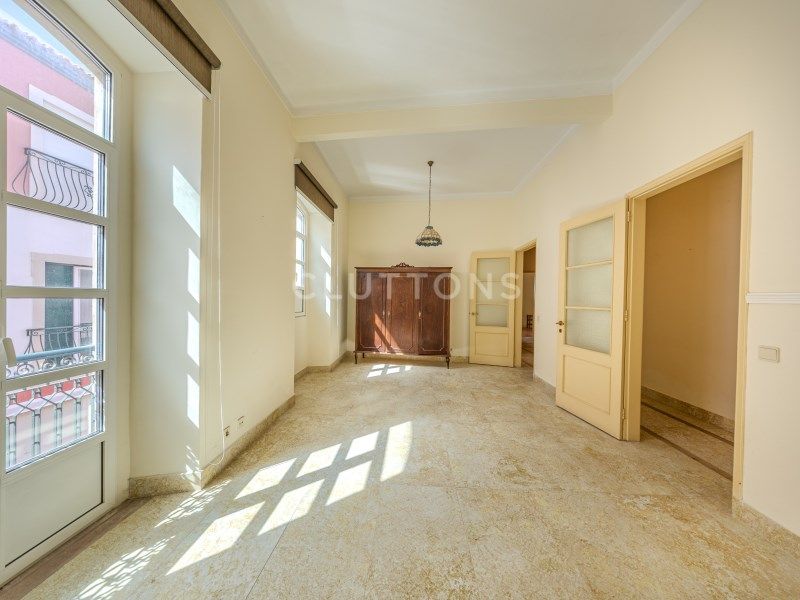 apartment 5 Rooms for sale on Lagos (8600)