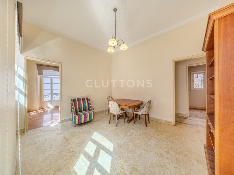 apartment 5 Rooms for sale on Lagos (8600)