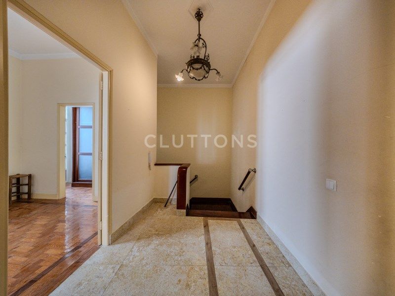 apartment 5 Rooms for sale on Lagos (8600)