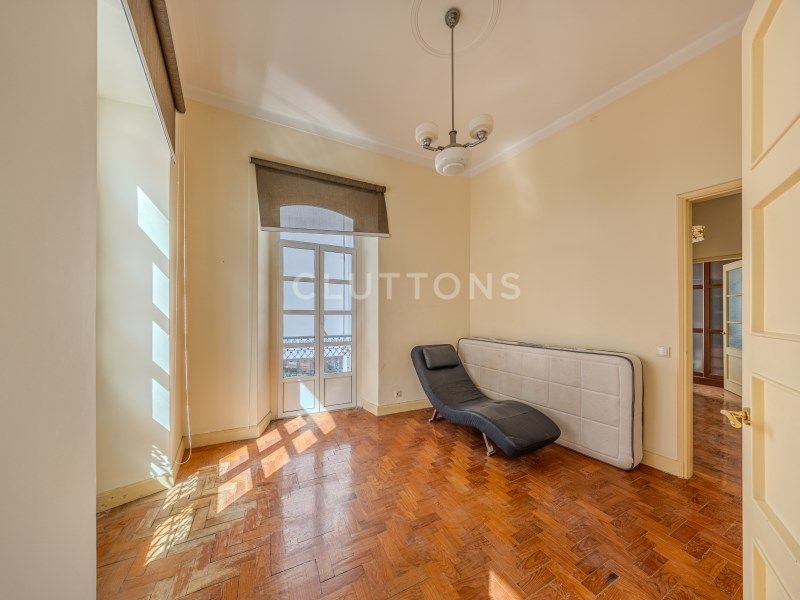 apartment 5 Rooms for sale on Lagos (8600)