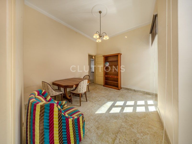apartment 5 Rooms for sale on Lagos (8600)