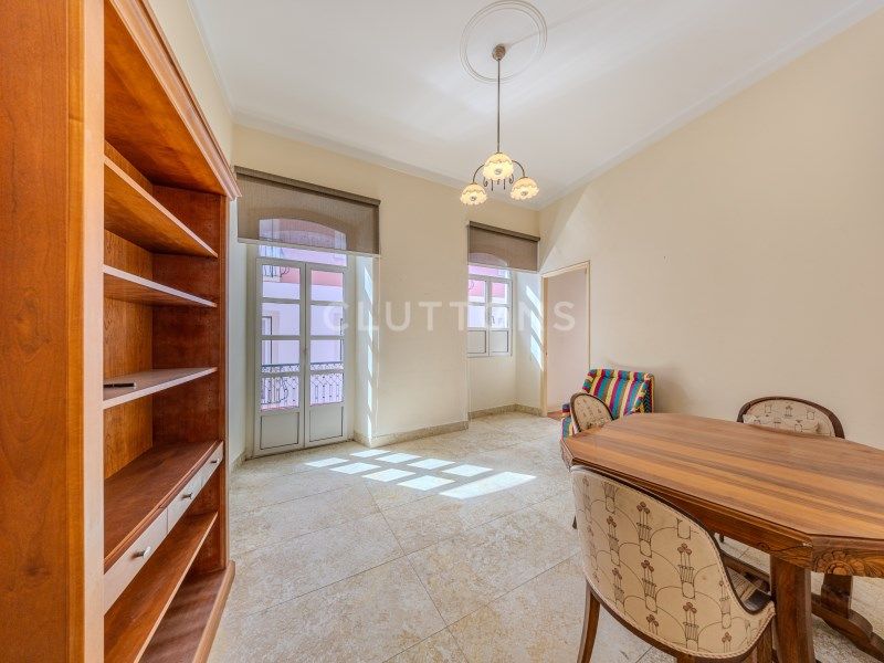 apartment 5 Rooms for sale on Lagos (8600)
