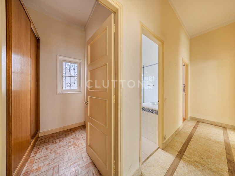 apartment 5 Rooms for sale on Lagos (8600)