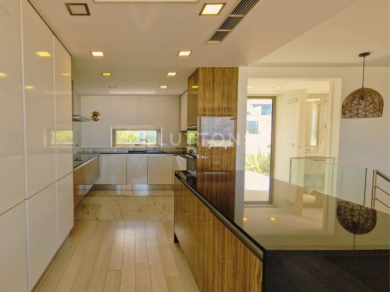 house 9 Rooms for sale on Lourinhã (2530)