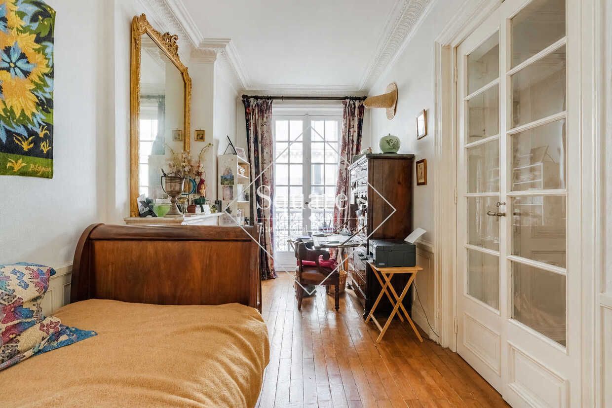 apartment 5 Rooms for sale on Paris 17ème (75017)