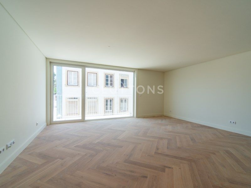 apartment 5 Rooms for sale on Lisboa (1300)