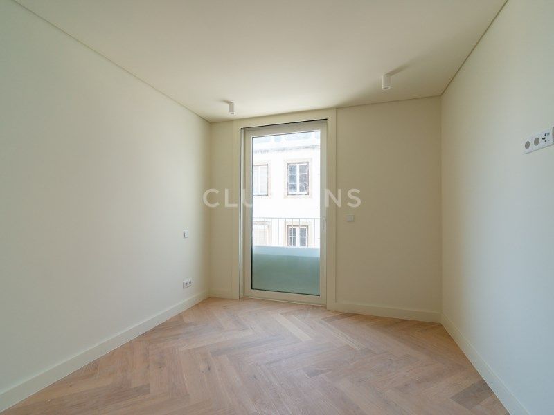 apartment 5 Rooms for sale on Lisboa (1300)