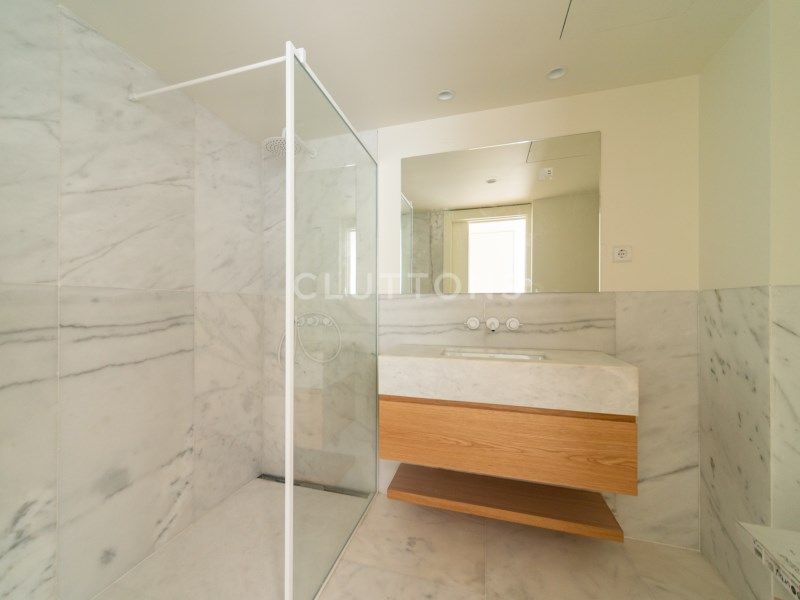 apartment 5 Rooms for sale on Lisboa (1300)