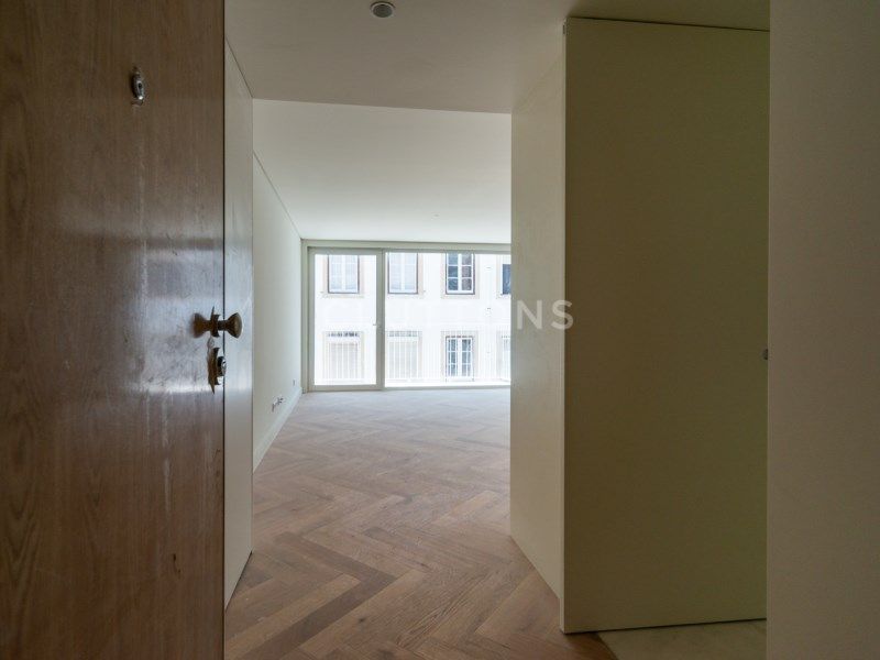 apartment 5 Rooms for sale on Lisboa (1300)