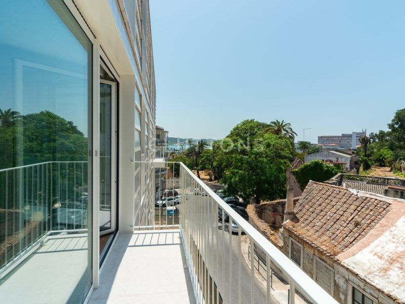 apartment 5 Rooms for sale on Lisboa (1300)