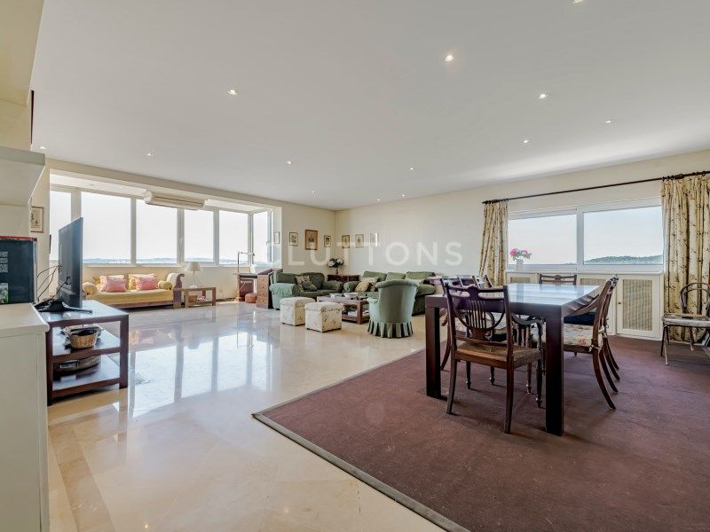 apartment 8 Rooms for sale on Lisboa (1400)