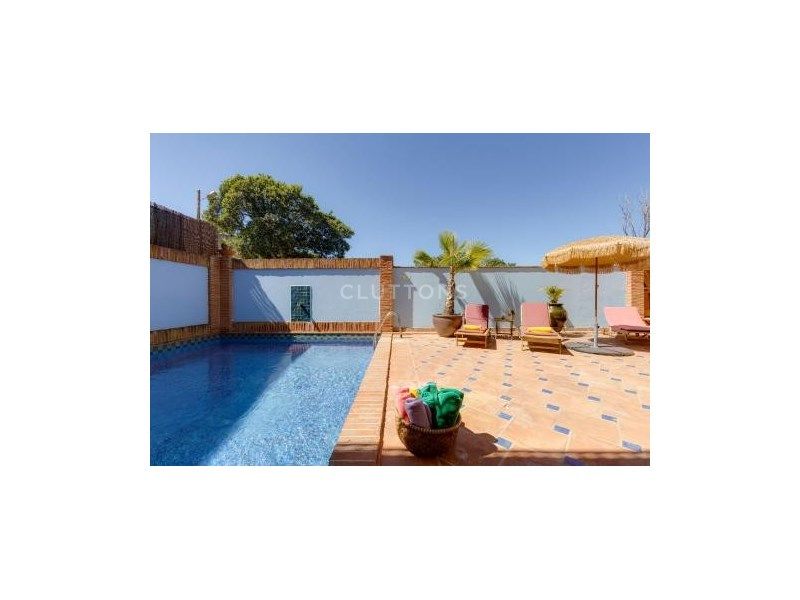 miscellaneous 18 Rooms for sale on Lagos (8600)