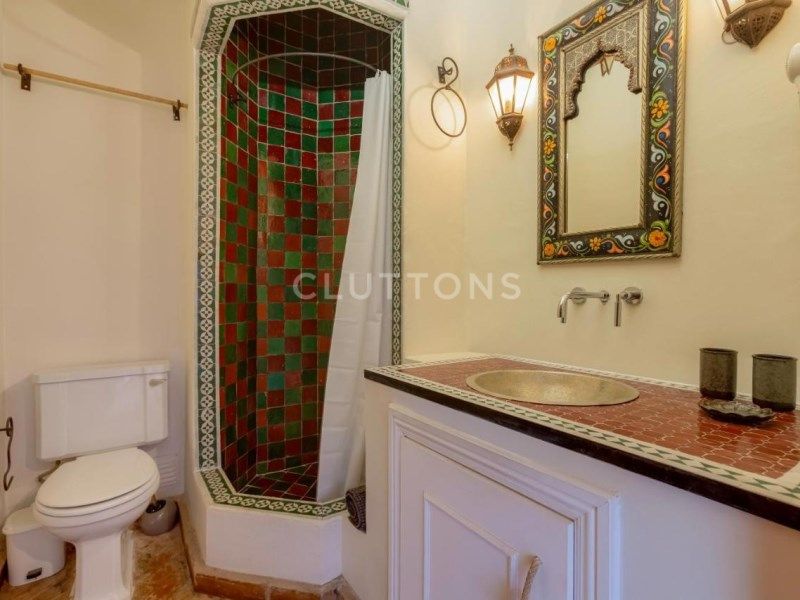 miscellaneous 18 Rooms for sale on Lagos (8600)