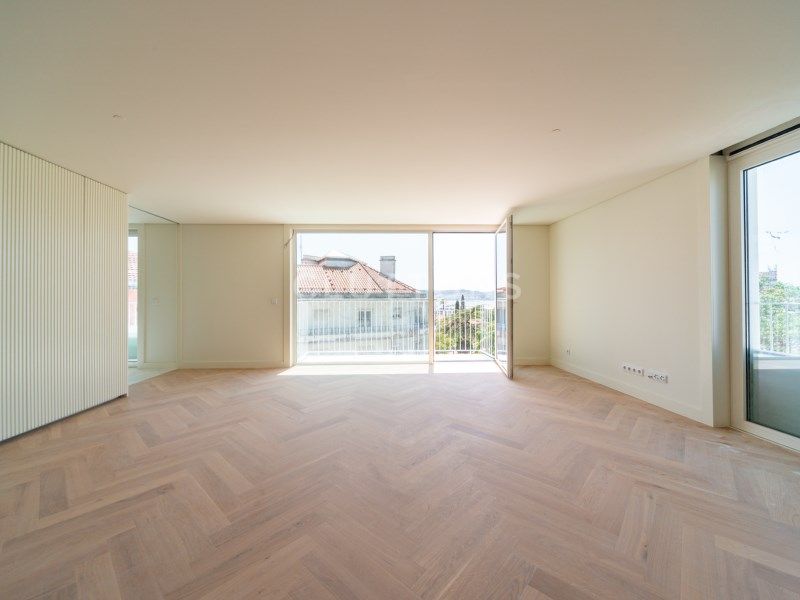 apartment 7 Rooms for sale on Lisboa (1300)