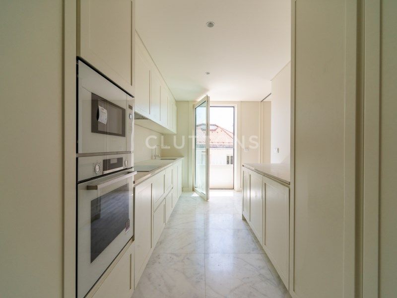 apartment 7 Rooms for sale on Lisboa (1300)