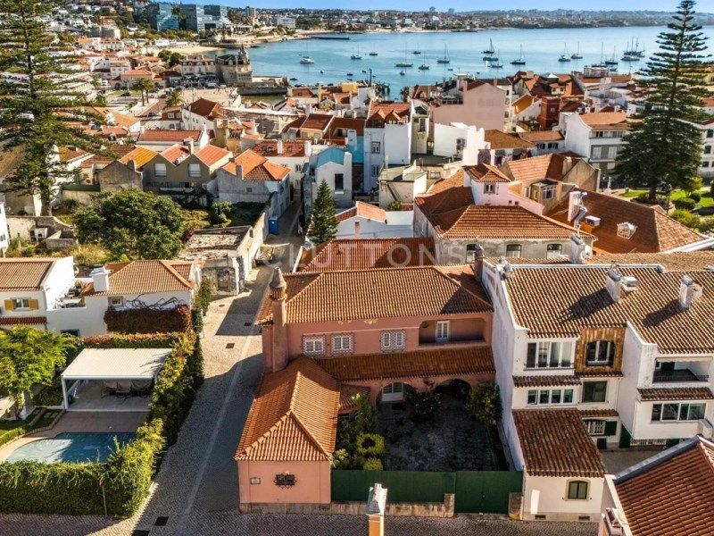 house 11 Rooms for sale on Cascais (2750)