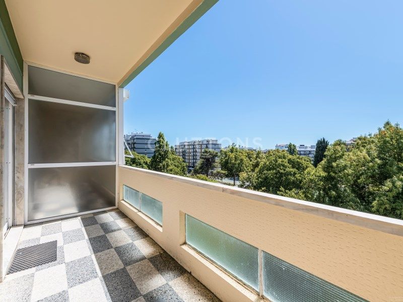 apartment 6 Rooms for sale on Lisboa (1400)
