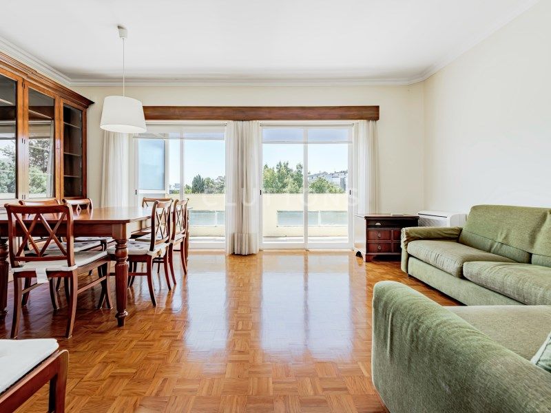 apartment 6 Rooms for sale on Lisboa (1400)
