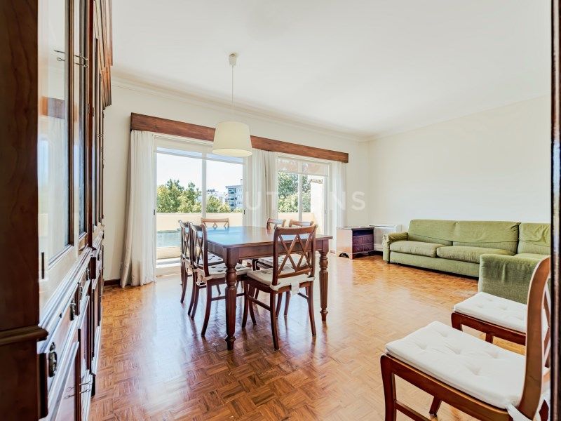 apartment 6 Rooms for sale on Lisboa (1400)