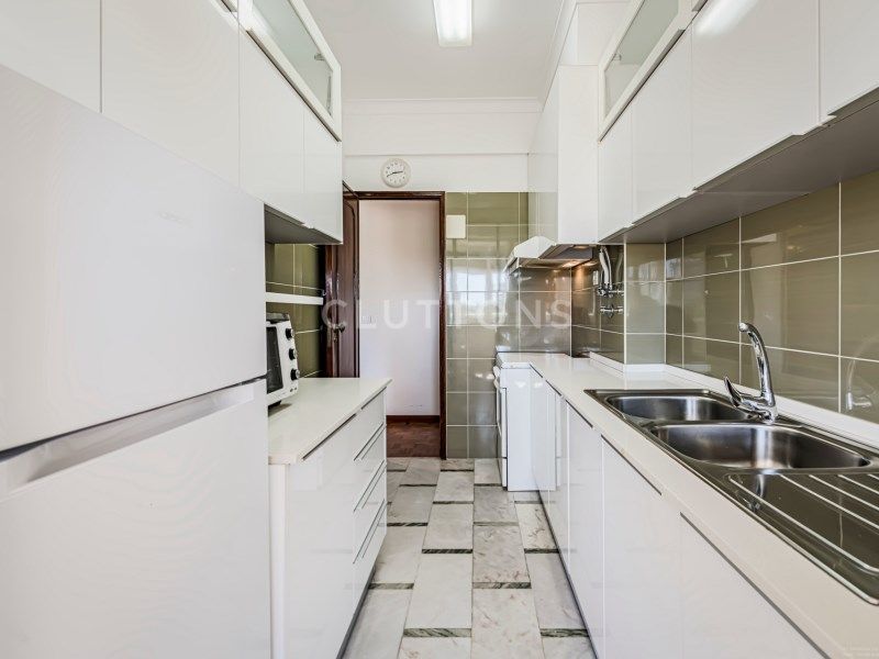 apartment 6 Rooms for sale on Lisboa (1400)