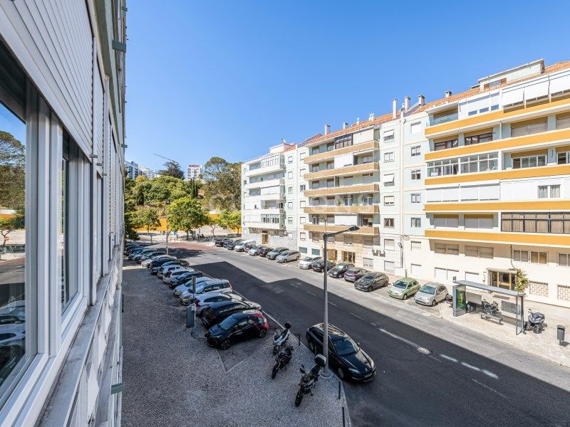 apartment 6 Rooms for sale on Lisboa (1400)