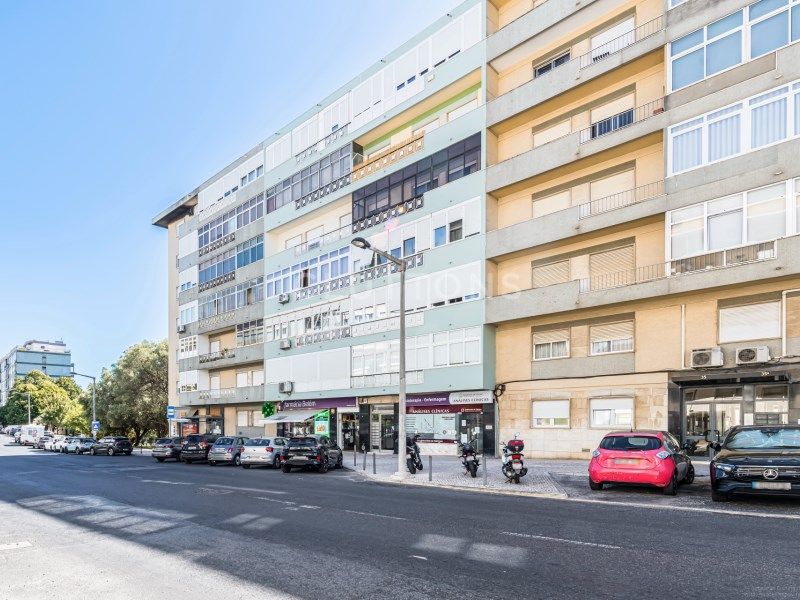 apartment 6 Rooms for sale on Lisboa (1400)