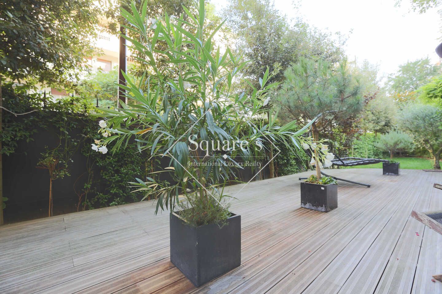 apartment 5 Rooms for sale on Neuilly-sur-Seine (92200)