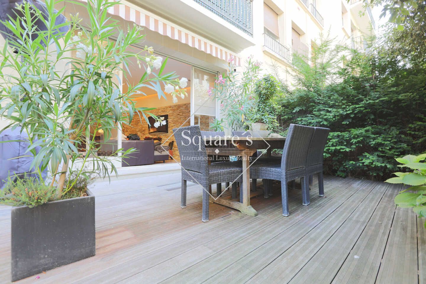 apartment 5 Rooms for sale on Neuilly-sur-Seine (92200)