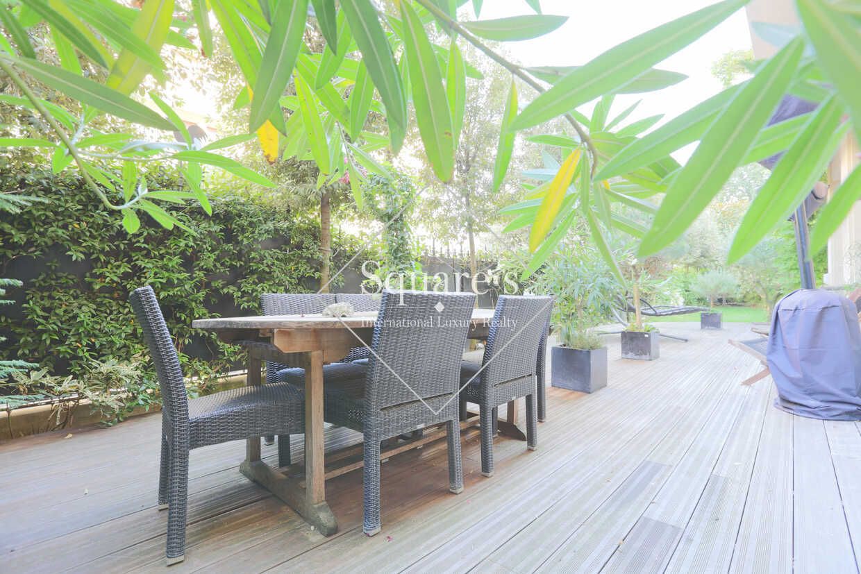 apartment 5 Rooms for sale on Neuilly-sur-Seine (92200)