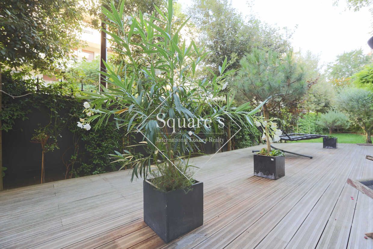 apartment 5 Rooms for sale on Neuilly-sur-Seine (92200)