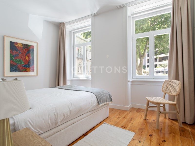 apartment 5 Rooms for sale on Lisboa (1250)