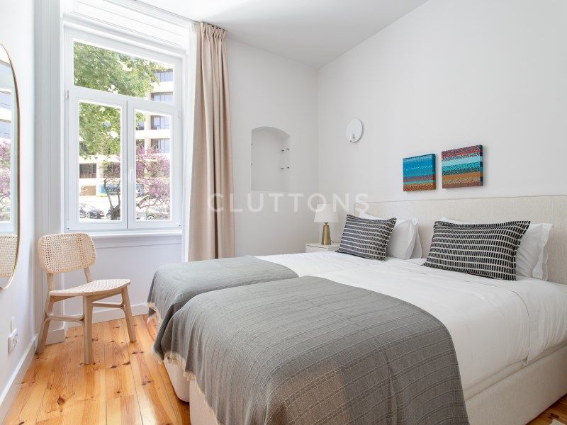 apartment 5 Rooms for sale on Lisboa (1250)