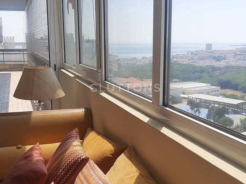 apartment 8 Rooms for sale on Lisboa (1400)